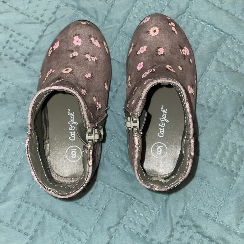 Shoes - Picture 4 of 4